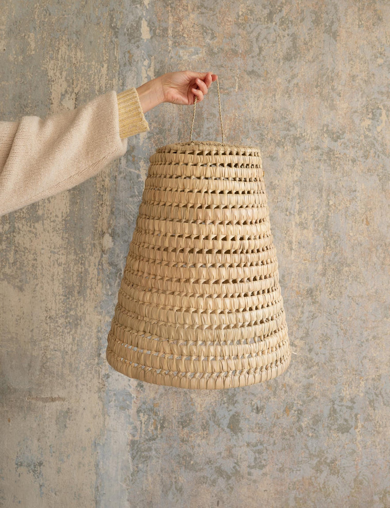 Handwoven Moroccan Palm Leaf Pendant Light – Boho Natural Ceiling Lamp